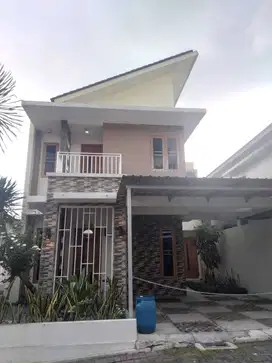 Rumah Tingkat Dalam Perumahan Utara Stadion Maguwo Dekat Candi Gebang