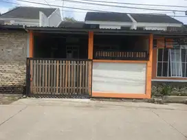Dijual cepat rumah rapih Di jln utama Perumahan griya permai legok
