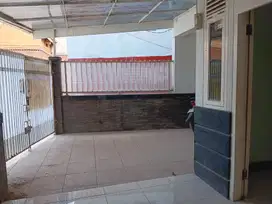 Dijual rumah 2 lantai cocok untuk kostan di Pasirluyu ke BKR dekat