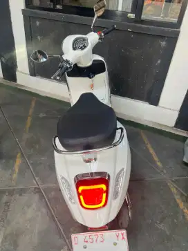 JUAL RUGI VESPA PRIMAVERA 150 ABS I-GET NEW BARU 500KM