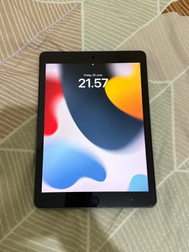 Apple ipad pro 9.7inch 128gb simcard + wifi second