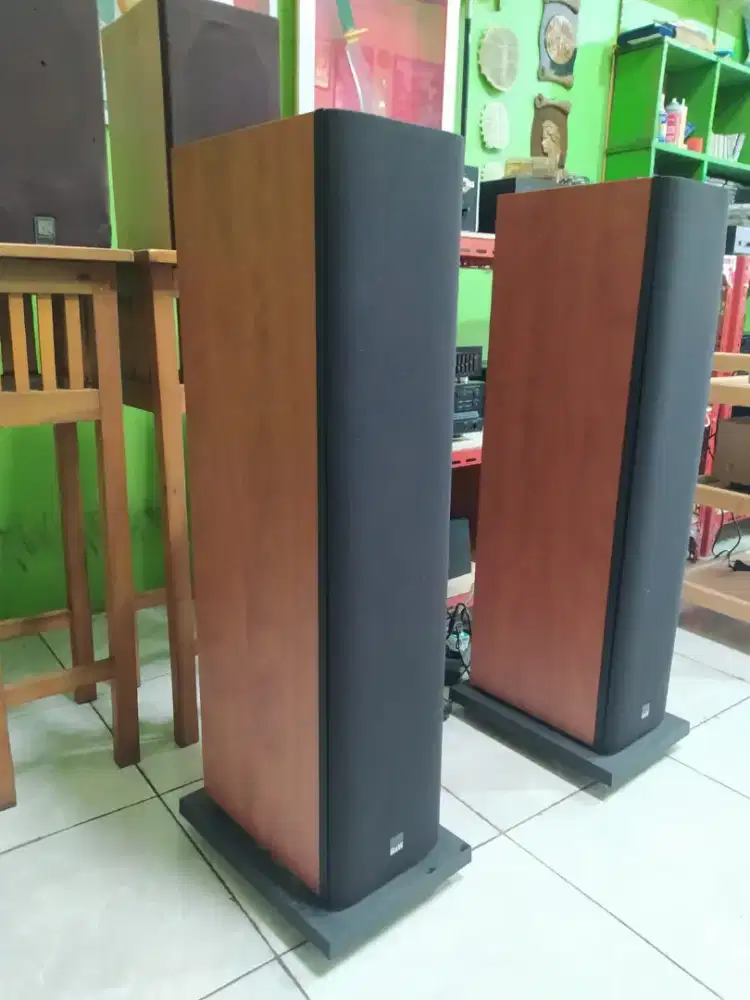 Jual Speaker Floor Standing B&W type DM 684