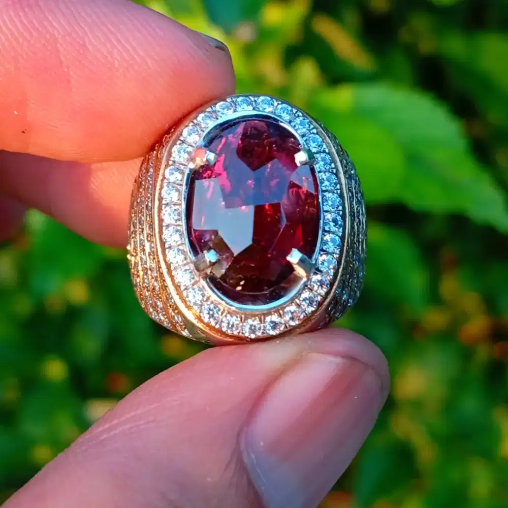 Natural rhodolite garnet Sri Lanka 4.20 ct