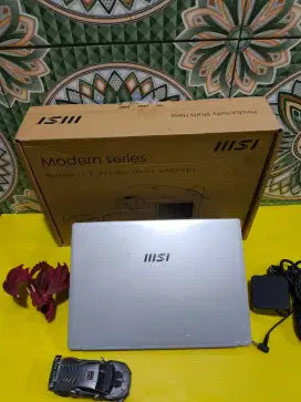 [FULSET BOX] Laptop Slim Msi Modern 14 Tiger Lake RAM 8gb/ssd 512Gb!