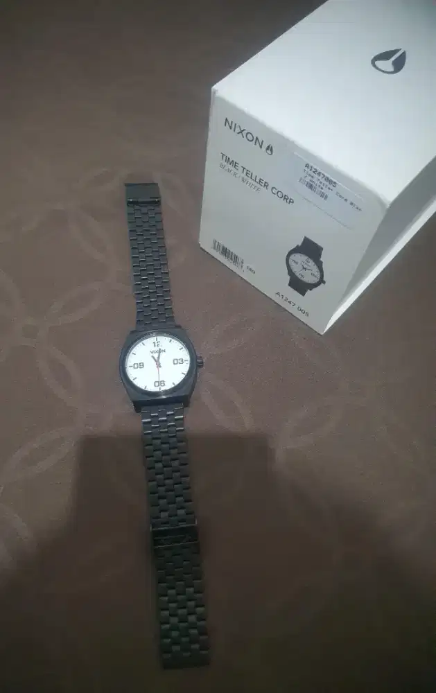 Nixon time teller corp like new nominus fulset