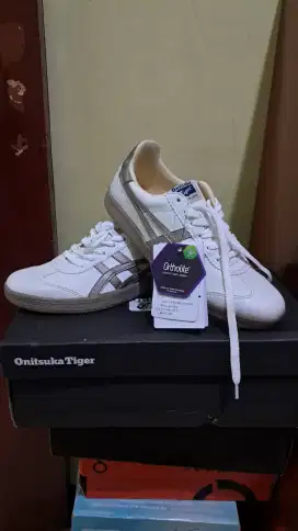 ONITSUKA TIGER TOKUTEN SIZE 40