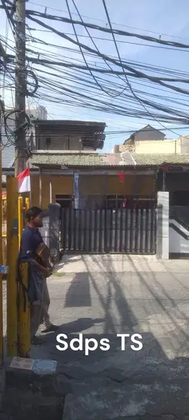 Dijual Rumah Tusuk Sate Simpang Darmo Permai Selatan