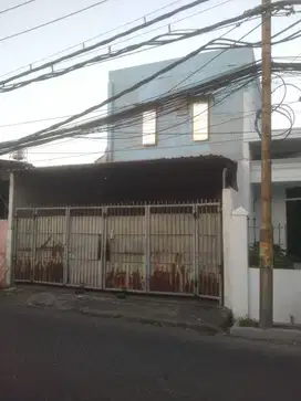 Dijual Rumah 2 Lantai Simpang Darmo Permai