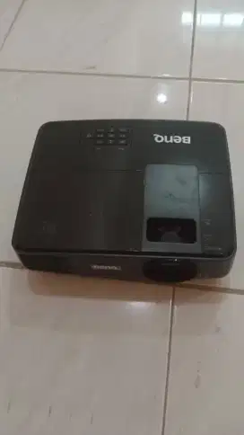 Proyektor Ben Q plus screen