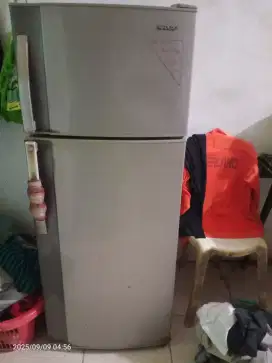 kulkas sharp 2 pintu