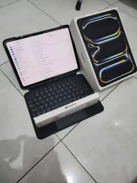 Ipad Pro M4 Wi-Fi inter + Pencil Pro + Smartkeyboard Logitech,