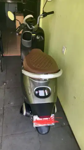 Di jual cepat sepeda listrik model motor  vespa thn 2025