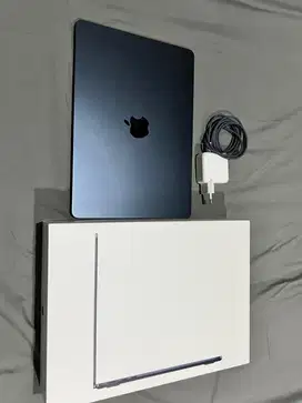 Macbook m2 2022 Mulus Mint Condition