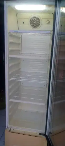 Dijual Showcase POLYTRON 4rak tinggi 170cm kondisi mulus siap pakai