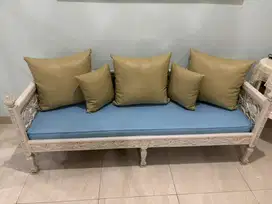 Kursi panjang kayu