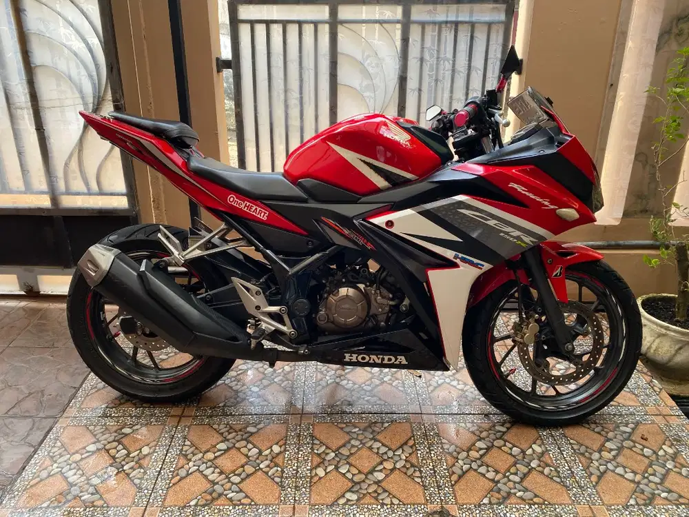 CBR 150R (2016)