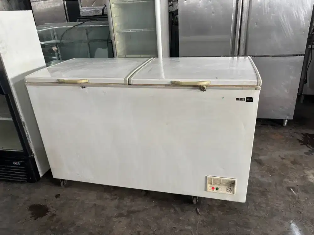 Frezer box mastercool 2 pintu 600 liter 
Hrg 4jt