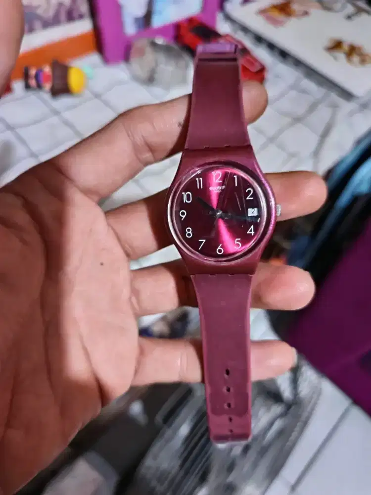 Jam swatch marun
