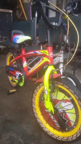 Sepeda anak r16 model BMX jual murah masih layak pakai 300rb nego ya
