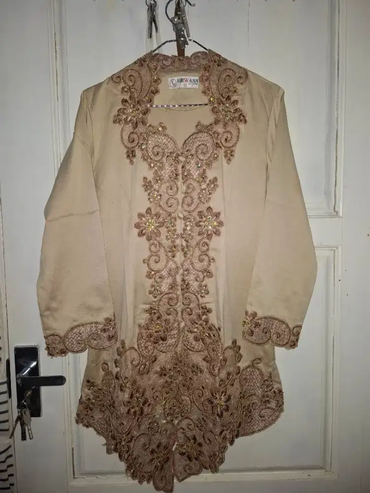 Kebaya bordir warna cream