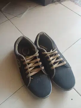 sepatu bekas murah meria