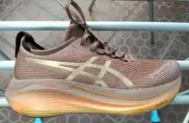 Asics Nimbus 27. Size 42.5 ori