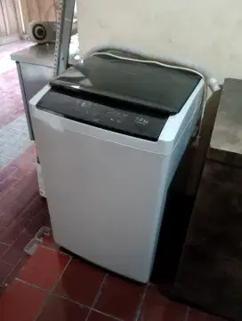 BU jual cepet mesin cuci  Sharp ES-G876P-GY berkapasitas 7 kg.