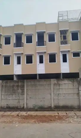 RUKO 4 LANTAI BANGUNAN BARU LOKASI JELAMBAR JAKARTA BARAT