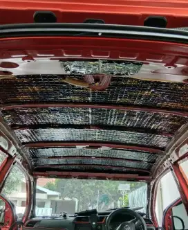 Peredam suara mobil