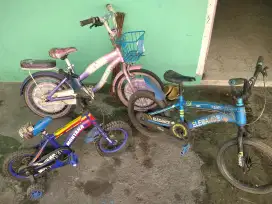 Dijual sepaket sepeda anak