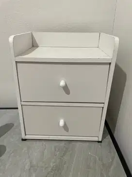 Lemari mini putih aesthetic