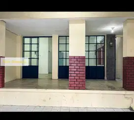 Di sewakan pinggir jalan dekat SMP 26  Kepatihan wetan solo