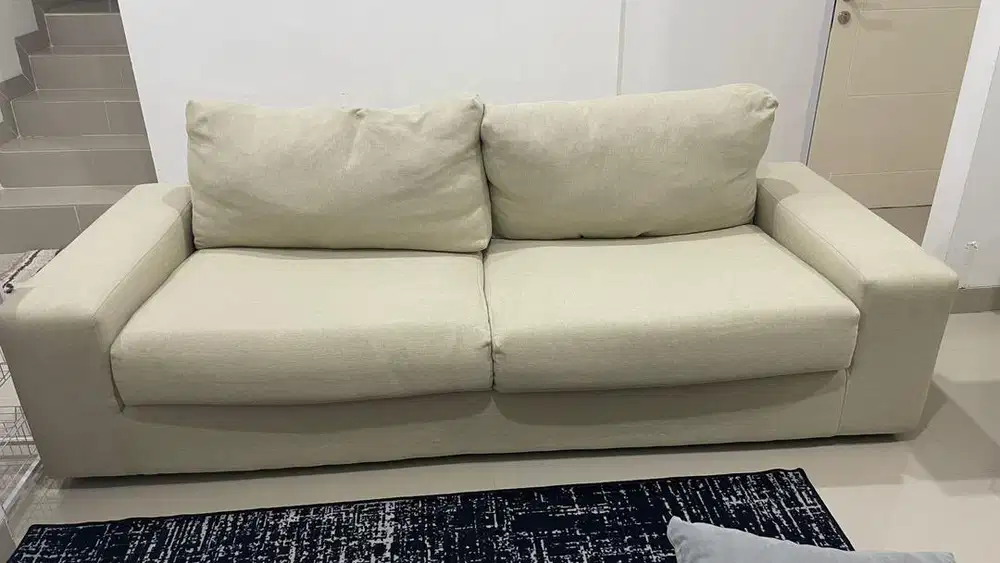 Kursi Sofa 3 Dudukan Minimalis Warna Cream – Nyaman & Kondisi Bagus