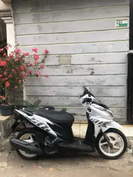 Vario KZR 2012 White Plat Hidup