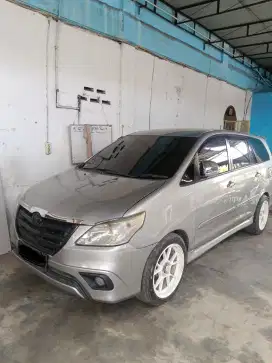 toyota innova barong Diesel E up G m/t 2015