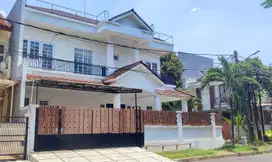 Jual dan disewakan Rumah Hoek Taman Semanan Indah Jakarta Barat Ade