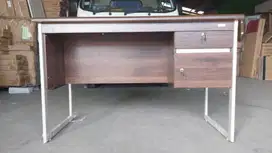 Promo meja kantor kaki besi sale terlaris termurah