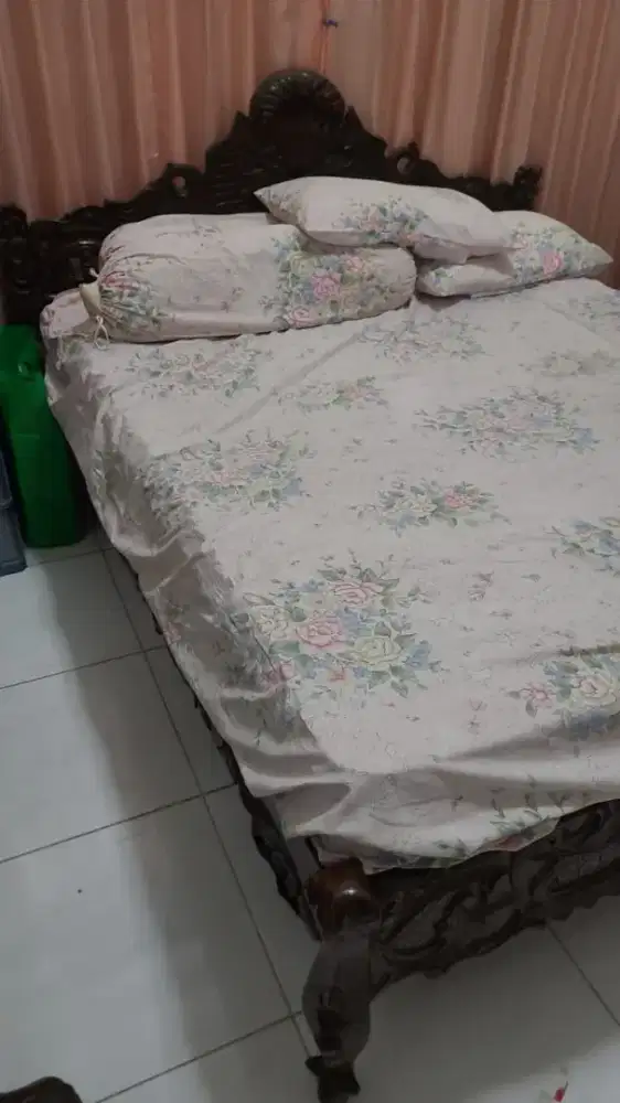 Ranjang Kayu Jati Bekas kondisi Layak ukuran 160x200