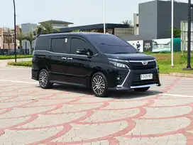Toyota Voxy 2.0 Automatic 2019 Bensin Hitam Sangat Super Bagus