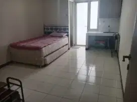 Disewakan apartemen tipe studio semi furnish bersih murah j
