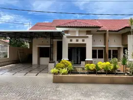 Di jual rumah dalam kompleks