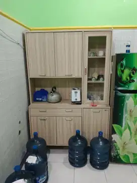 Lemari barang tingkat