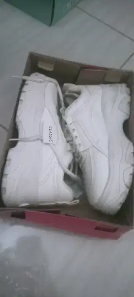 Sepatu PVN bekas