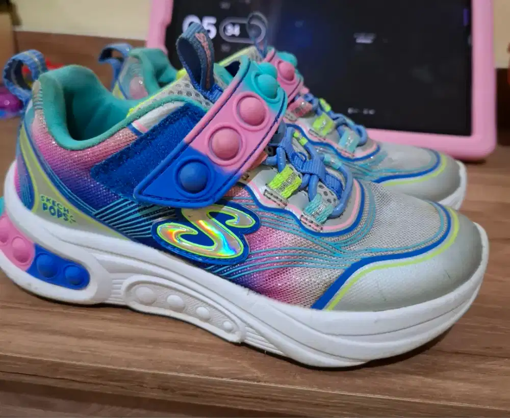 Sepatu anak merk skechers