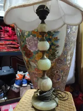 Lampu duduk antik