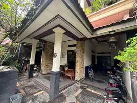 Dijual Cepat! Rumah 2 Lantai Klasik Modern di Semolowaru Elok – Lokasi