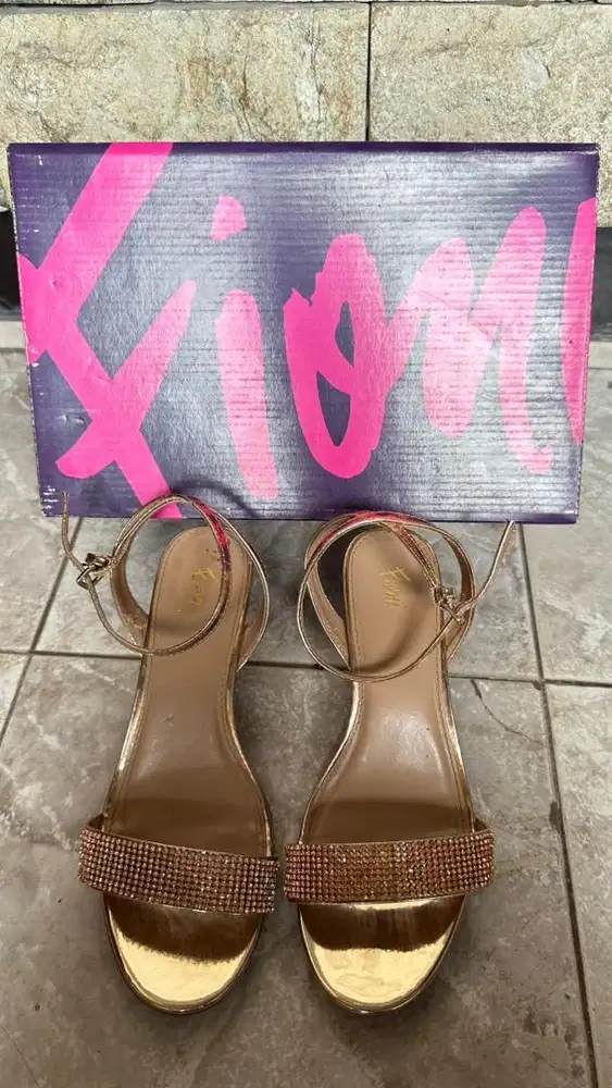 Sepatu Sandal Fioni
