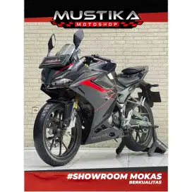 Obral murah dp1jt!!Honda CBR 150R 2022 Blalck Plat Jatim Mulus-Mustika