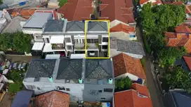 Rumah Town House Tanah Baru Siap Huni Dekat Tol