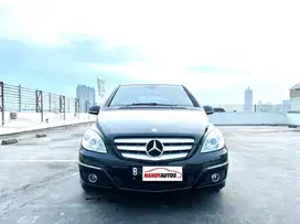 Mercedes Benz B180 Panoramic Tahun 2010 Matic Hitam